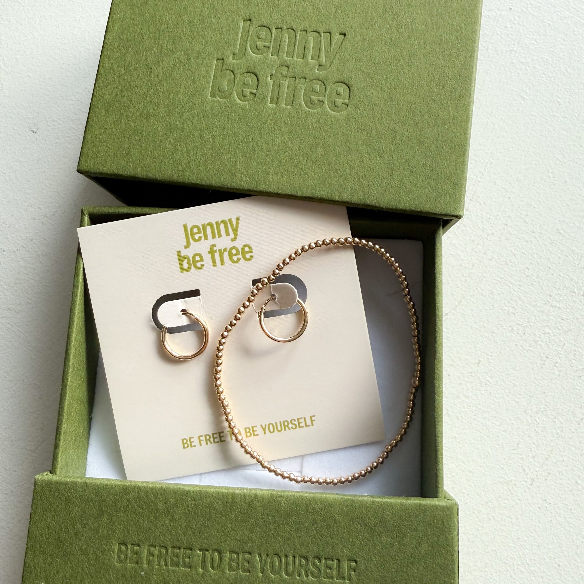 Minimalistic Set Jenny Be Free