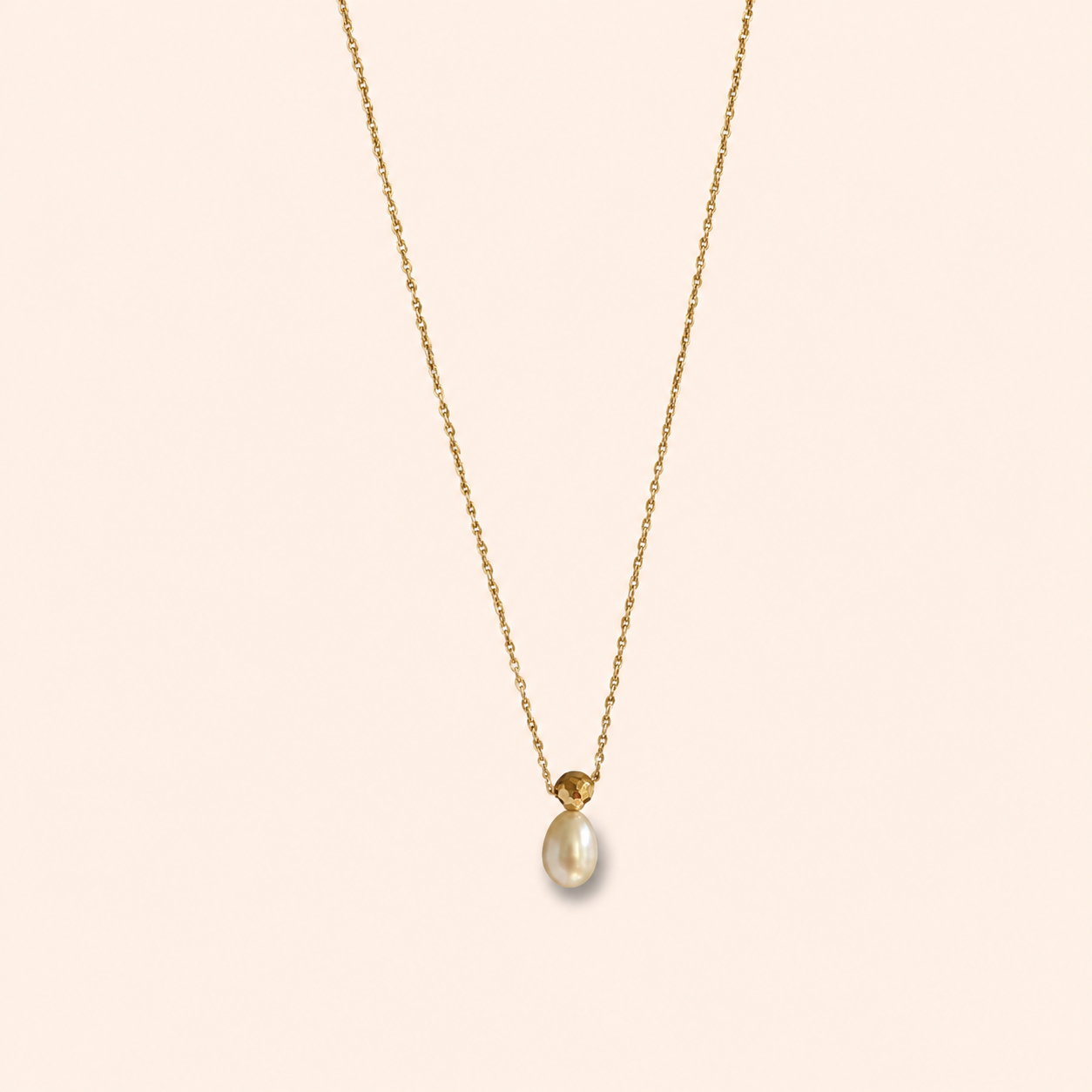 18K gold-plated necklace with a luminous pearl drop pendant