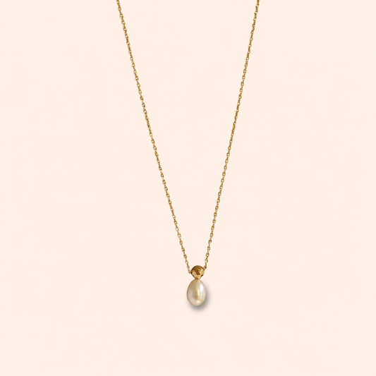 18K gold-plated necklace with a luminous pearl drop pendant