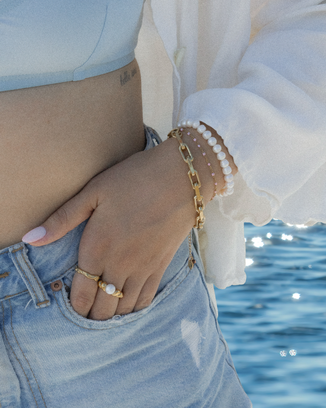 White freshwater pearl stretch bracelet